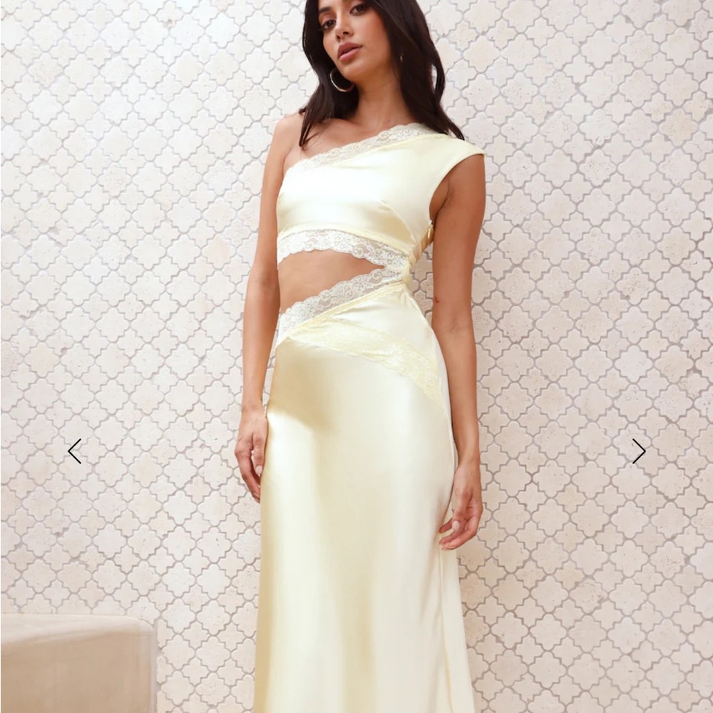 Elegant Yellow One-Shoulder Dress - Picture 4 of 5